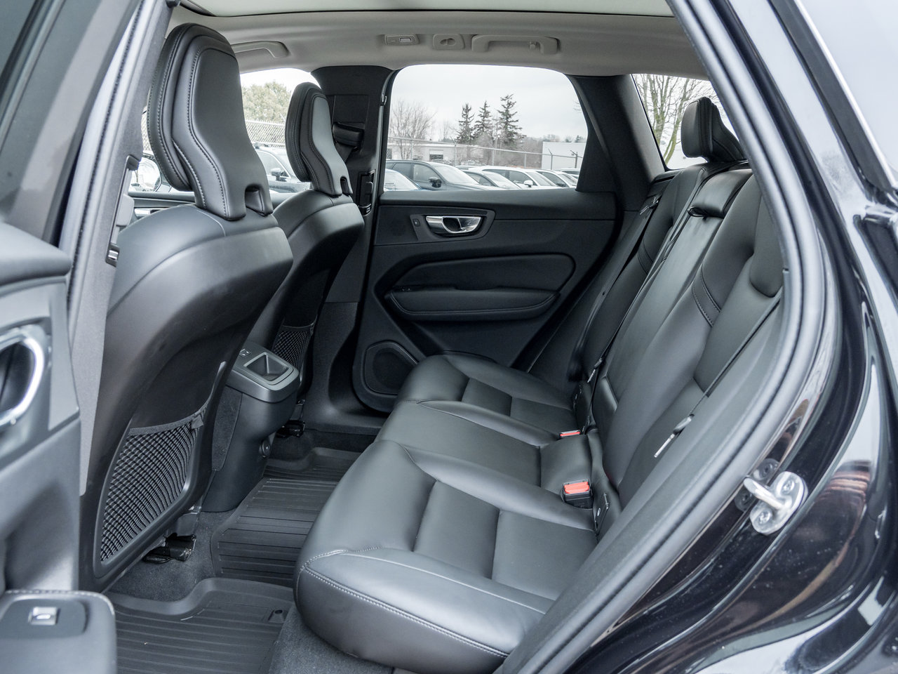 2025 Volvo XC60 B5 AWD Core Dark Theme  VOLVO CPO RATE FROM 3.49%*-20