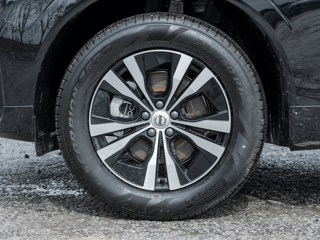 2025 Volvo XC60 B5 AWD Core Dark Theme  VOLVO CPO RATE FROM 3.49%*-3
