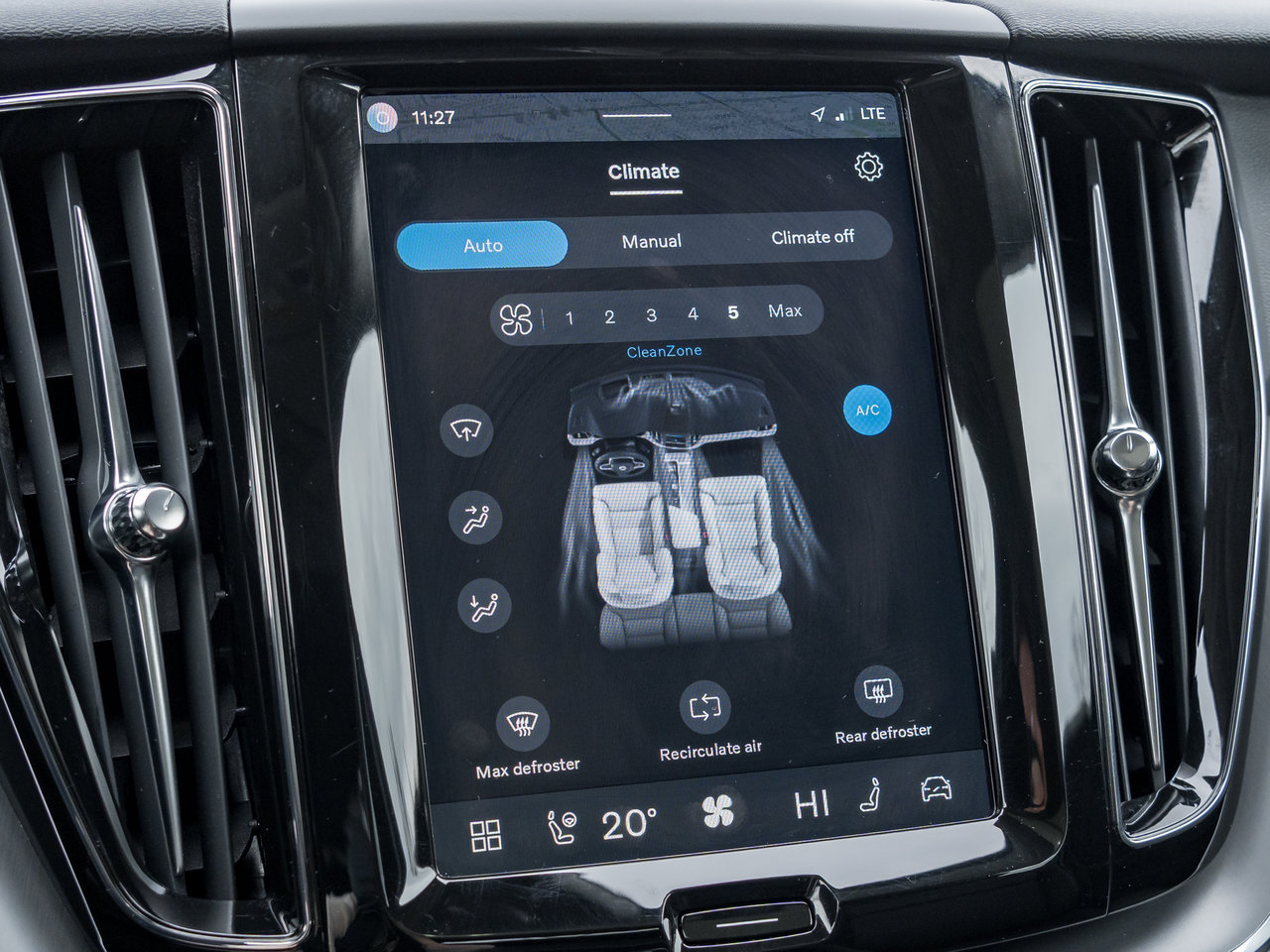 2025 Volvo XC60 B5 AWD Core Dark Theme  VOLVO CPO RATE FROM 3.49%*-16