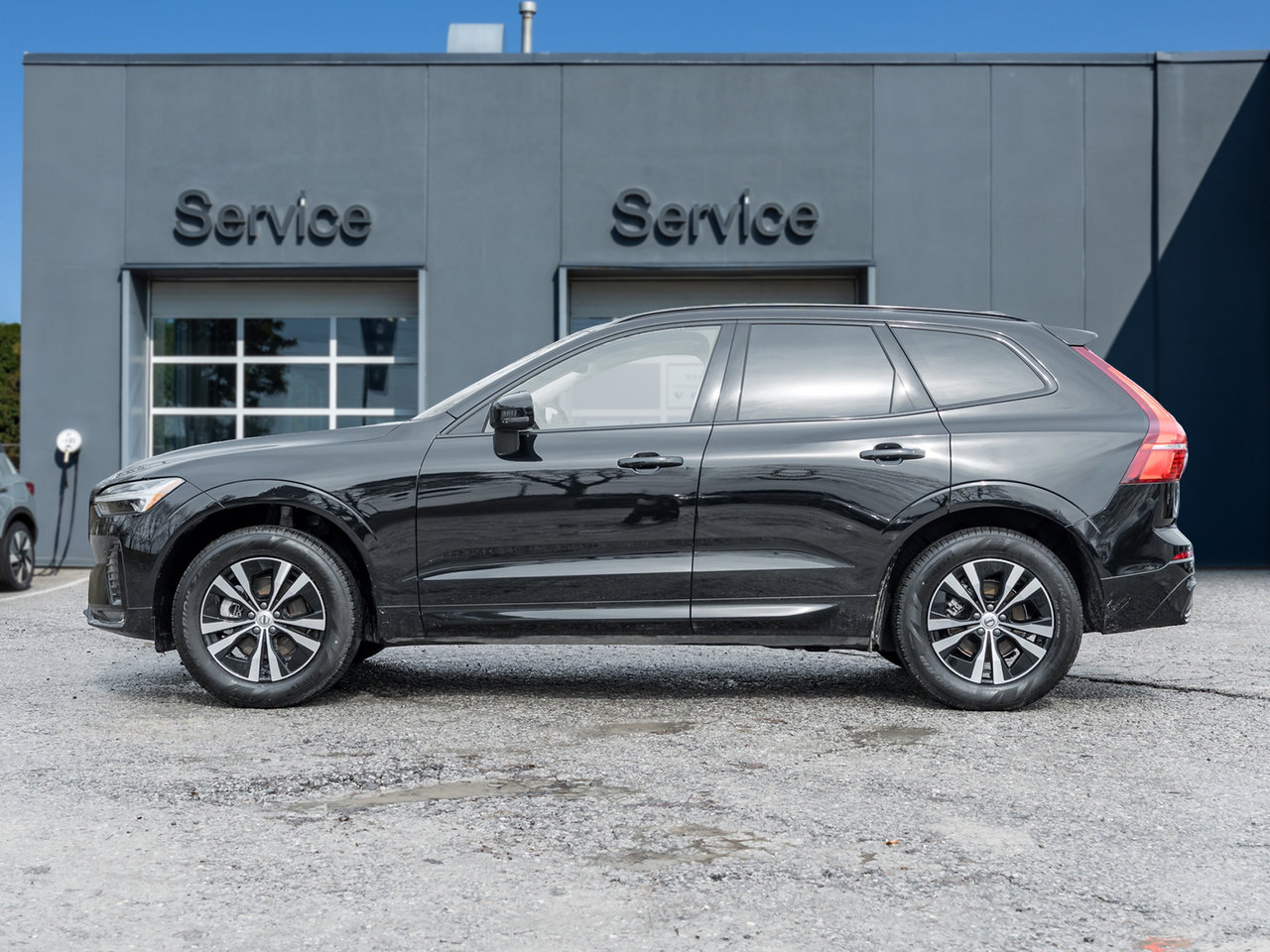 2025 Volvo XC60 B5 AWD Core Dark Theme  VOLVO CPO RATE FROM 3.49%*-2