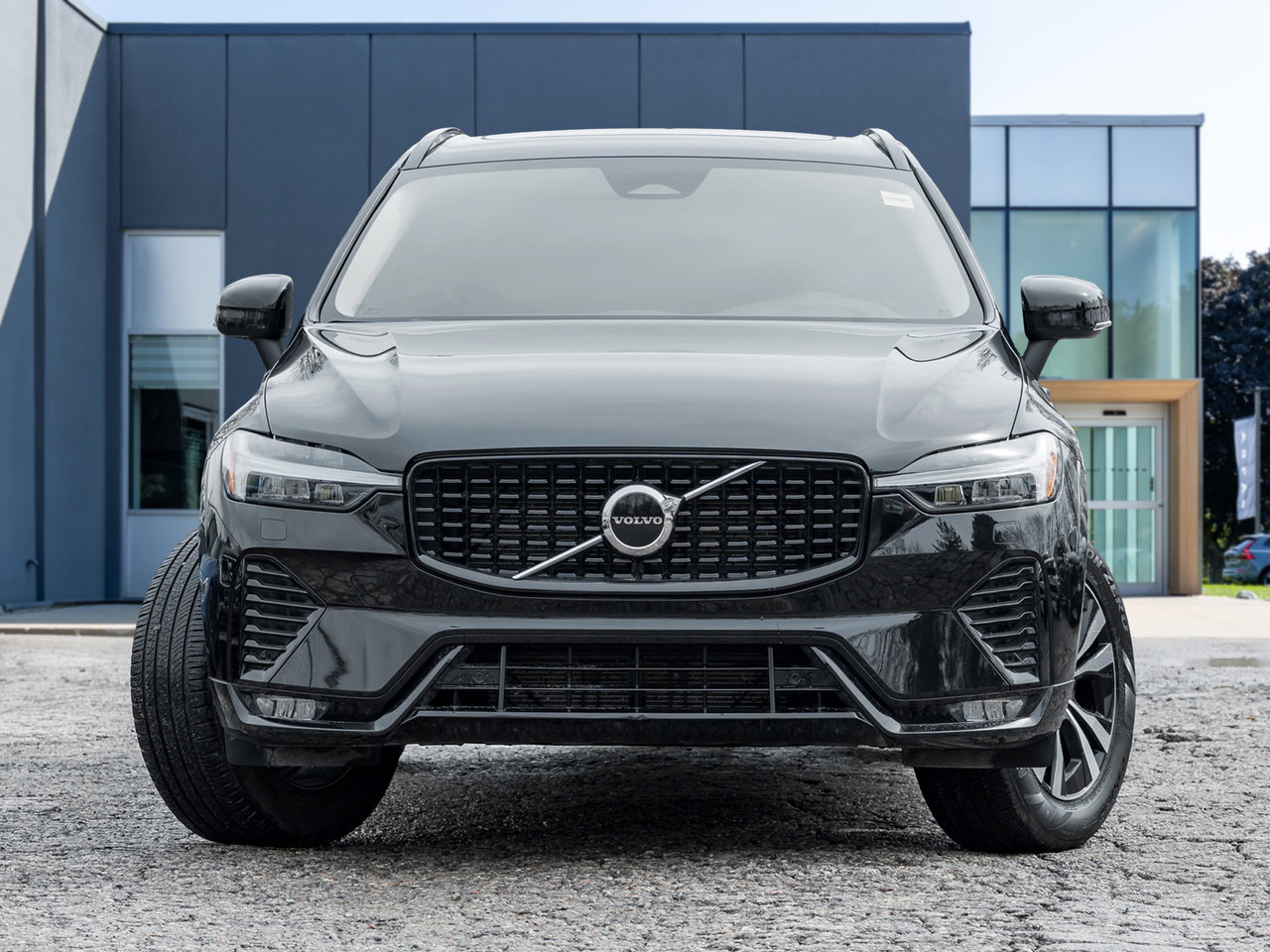 2025 Volvo XC60 B5 AWD Core Dark Theme  VOLVO CPO RATE FROM 3.49%*-1