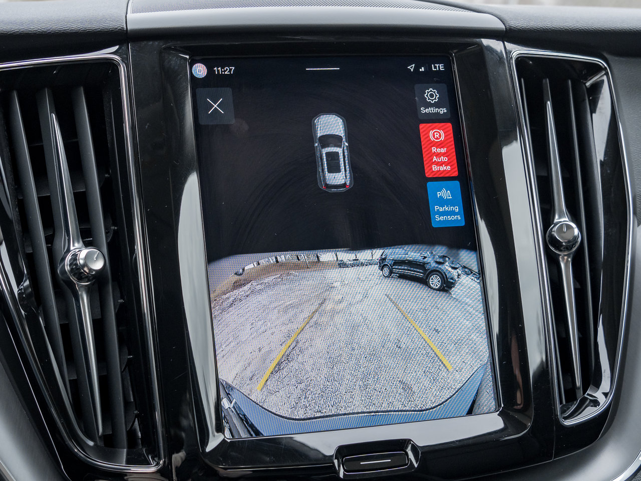 2025 Volvo XC60 B5 AWD Core Dark Theme  VOLVO CPO RATE FROM 3.49%*-11