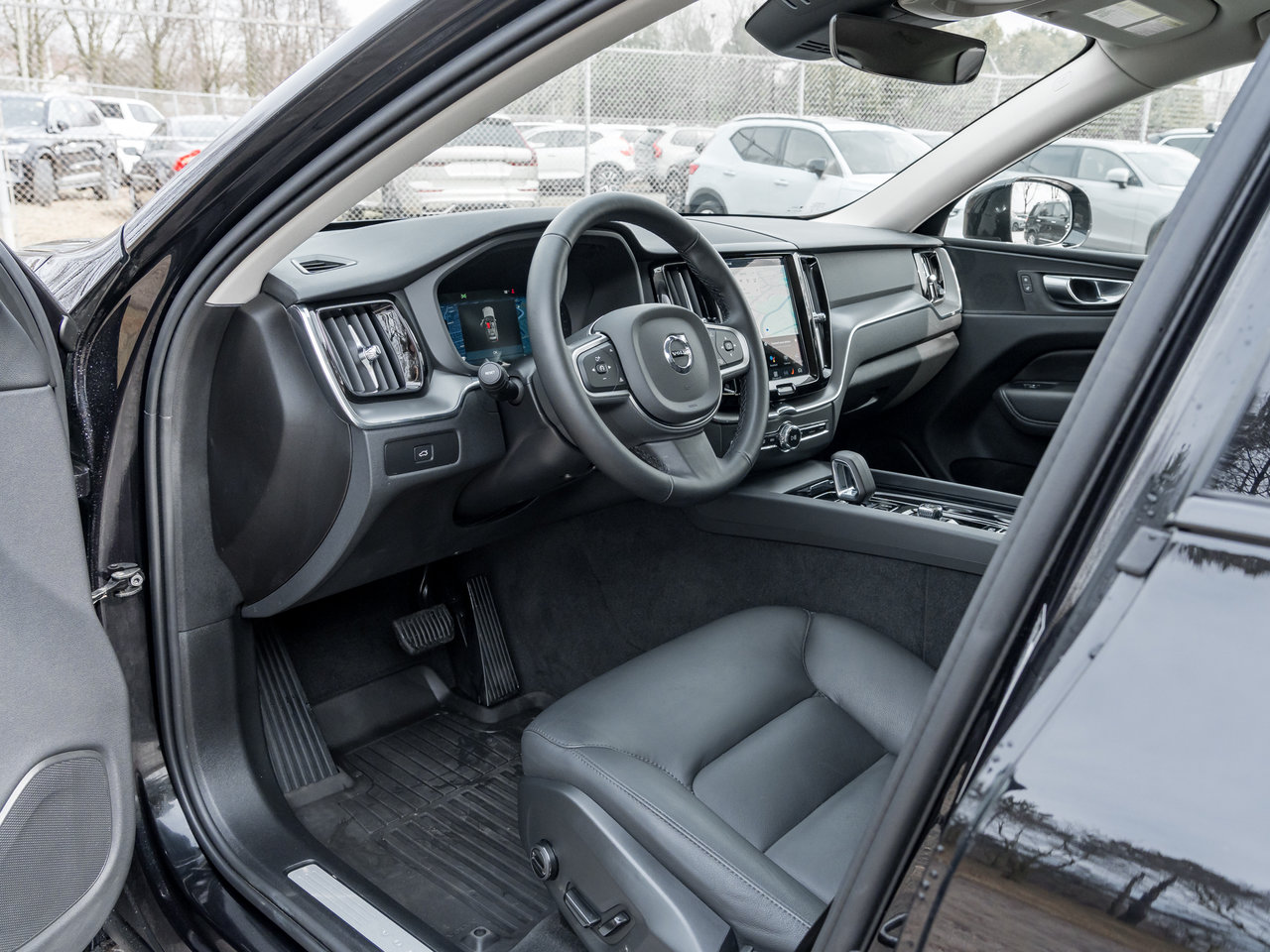 2025 Volvo XC60 B5 AWD Core Dark Theme  VOLVO CPO RATE FROM 3.49%*-6