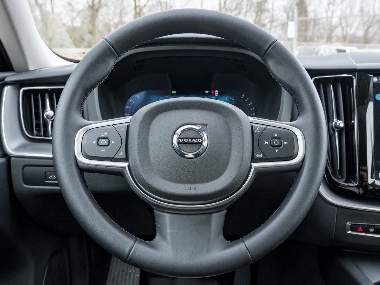 2025 Volvo XC60 B5 AWD Core Dark Theme  VOLVO CPO RATE FROM 3.49%*-7