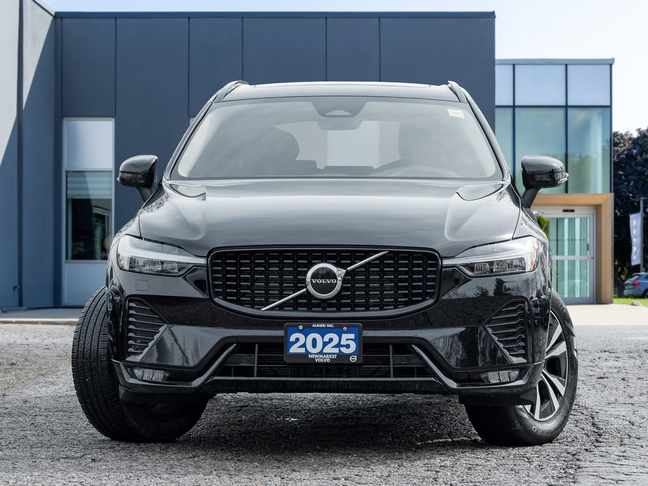 2025 Volvo XC60 B5 AWD Core Dark Theme  VOLVO CPO RATE FROM 3.49%*-1