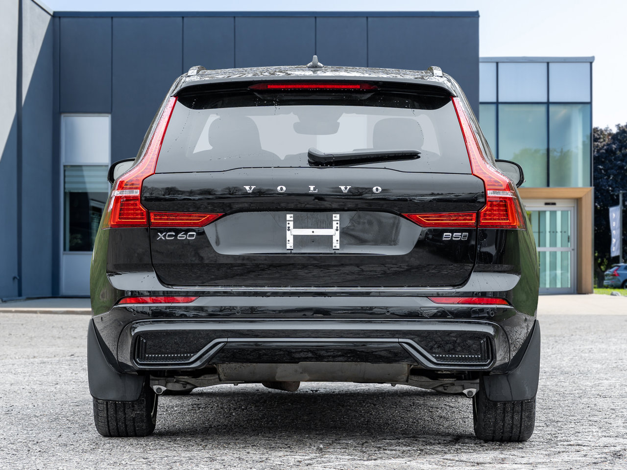 Volvo XC60 B5 AWD PLUS  HARMAN KARDON  20 ALLOY WHEEL  CPO 2025-5