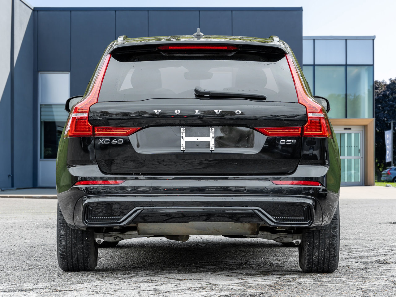 2025 Volvo XC60 B5 AWD Core  LIKE NEW  VOLVO CPO RATE FR 3.49%*-5