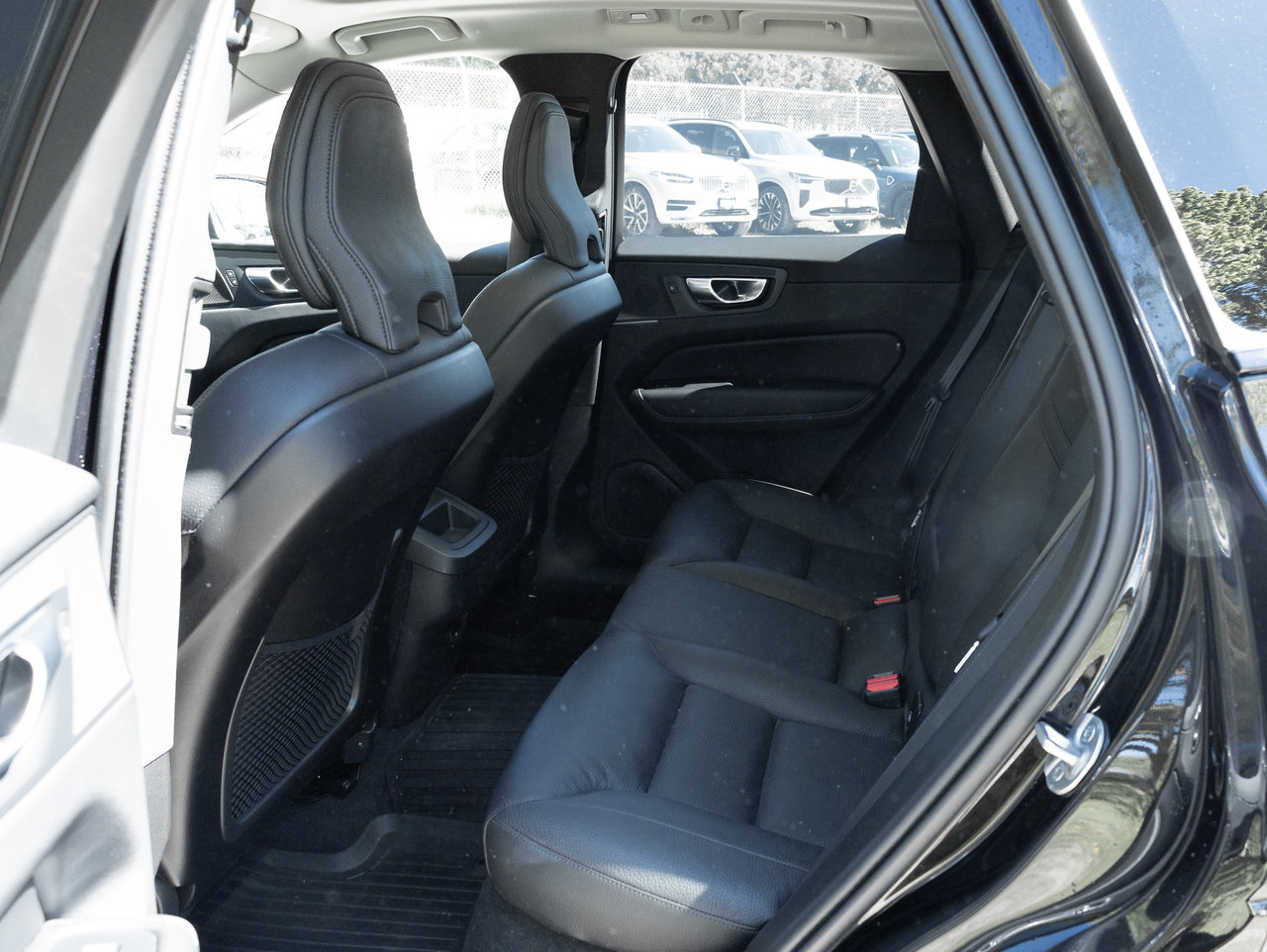 2025 Volvo XC60 B5 AWD Plus Dark Theme-23