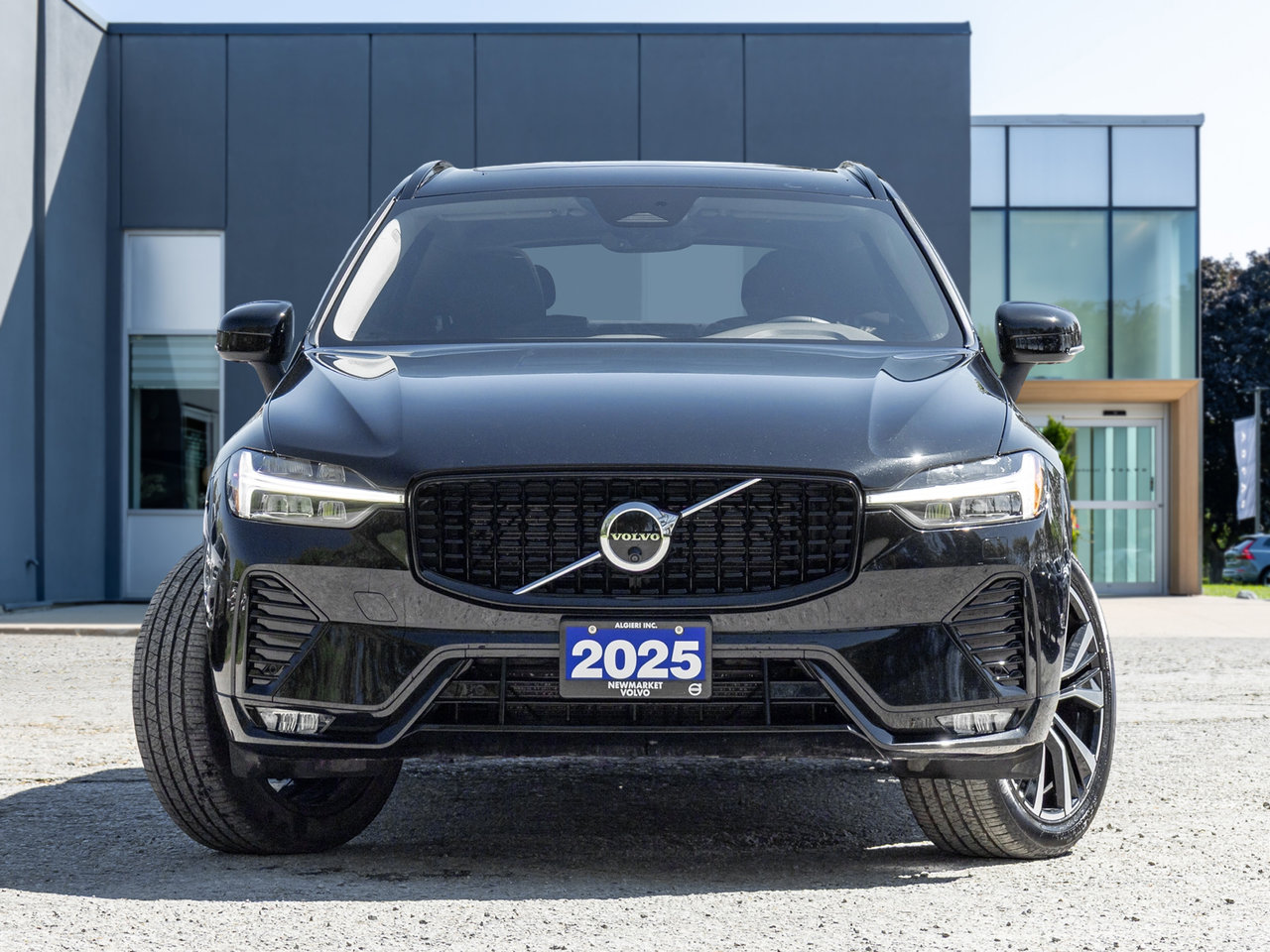 2025 Volvo XC60 B5 AWD Plus Dark Theme-1