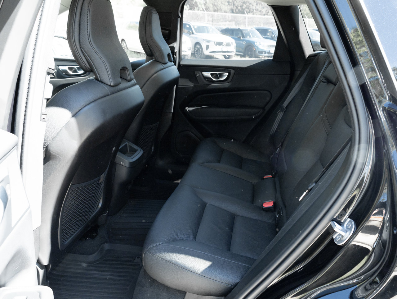2025 Volvo XC60 B5 AWD PLUS  HARMAN KARDON  20 ALLOY WHEELS  CPO-23