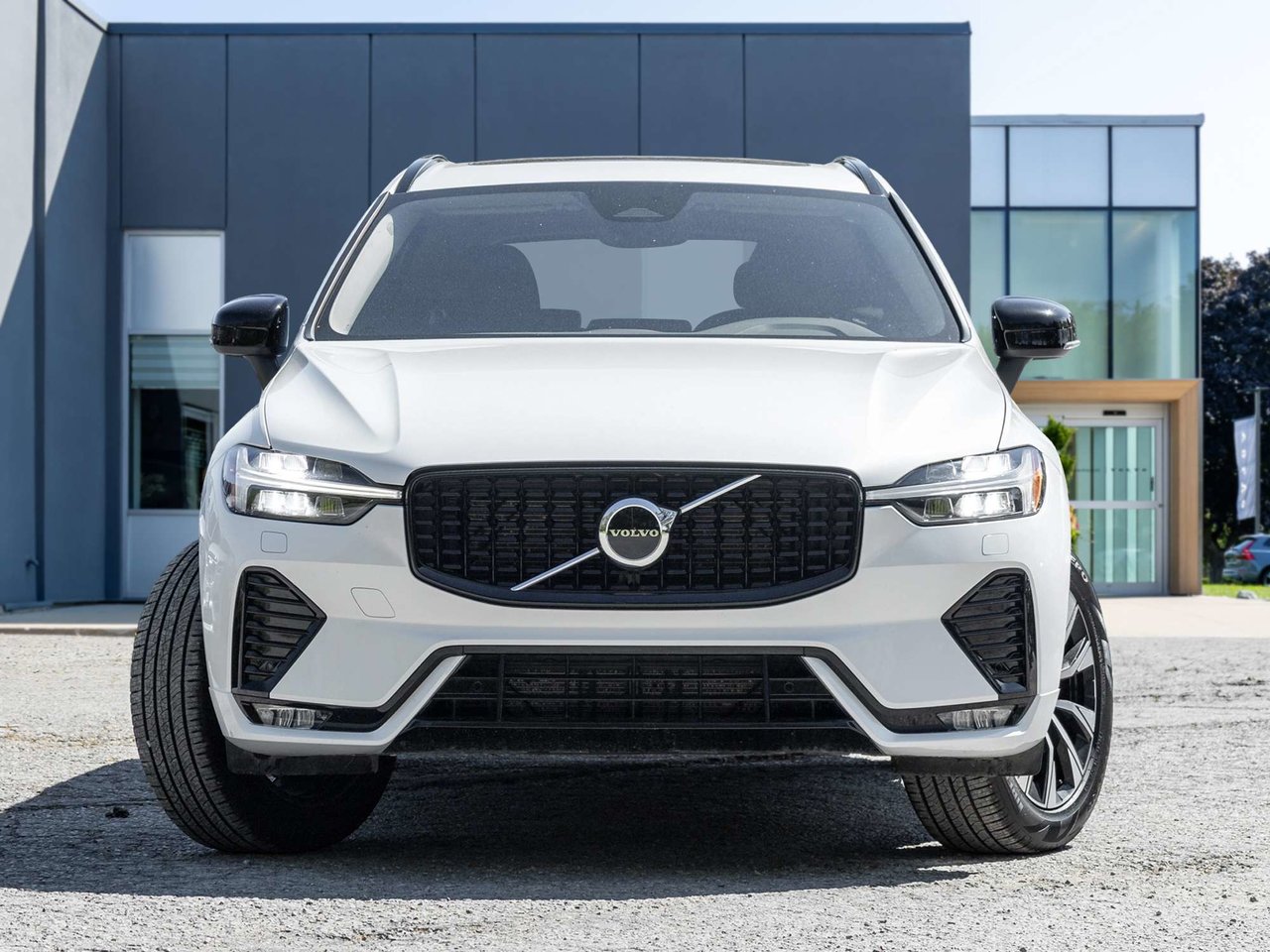 2025 Volvo XC60 Core Dark Theme-1