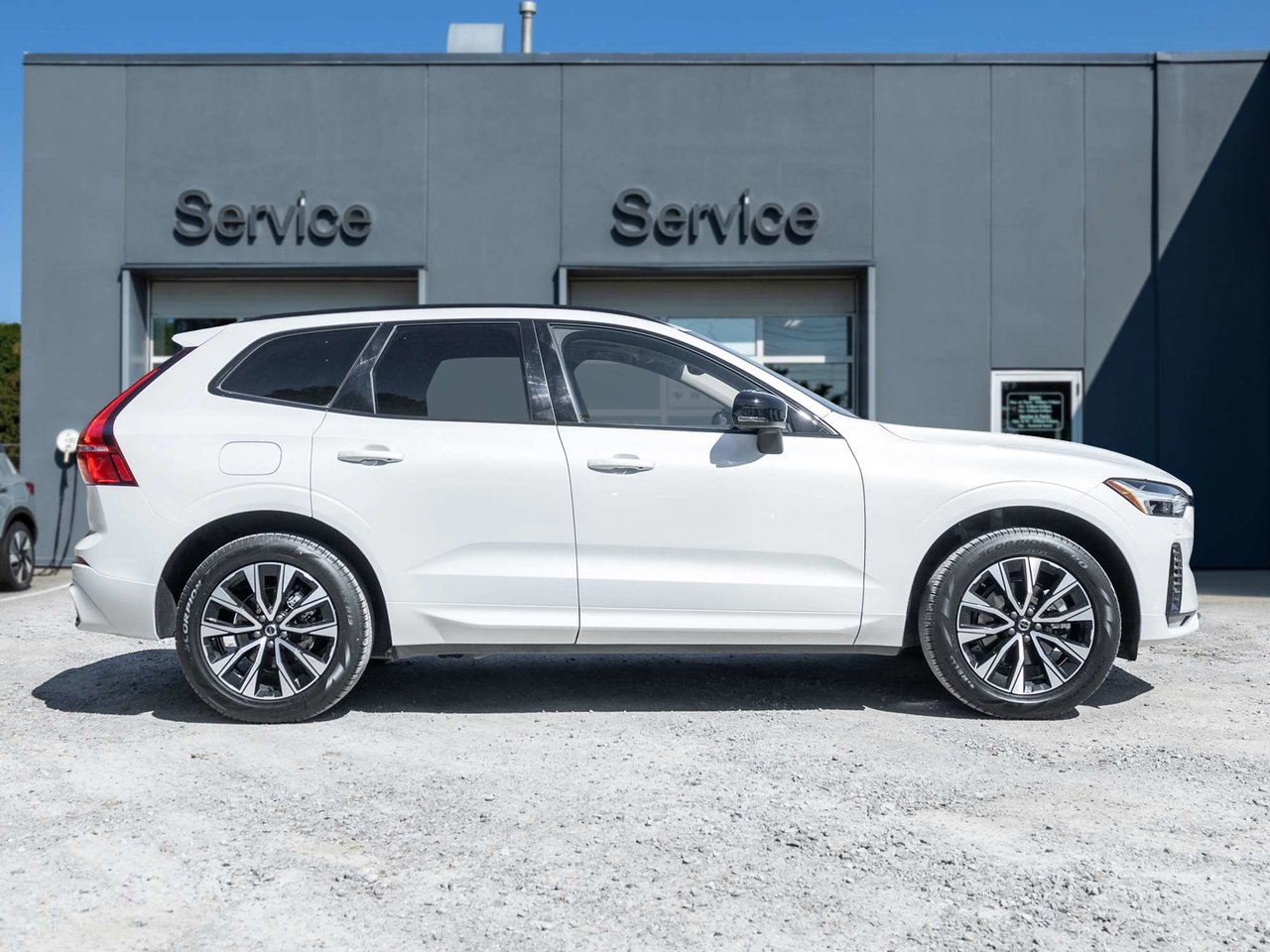 2025 Volvo XC60 Core Dark Theme-4