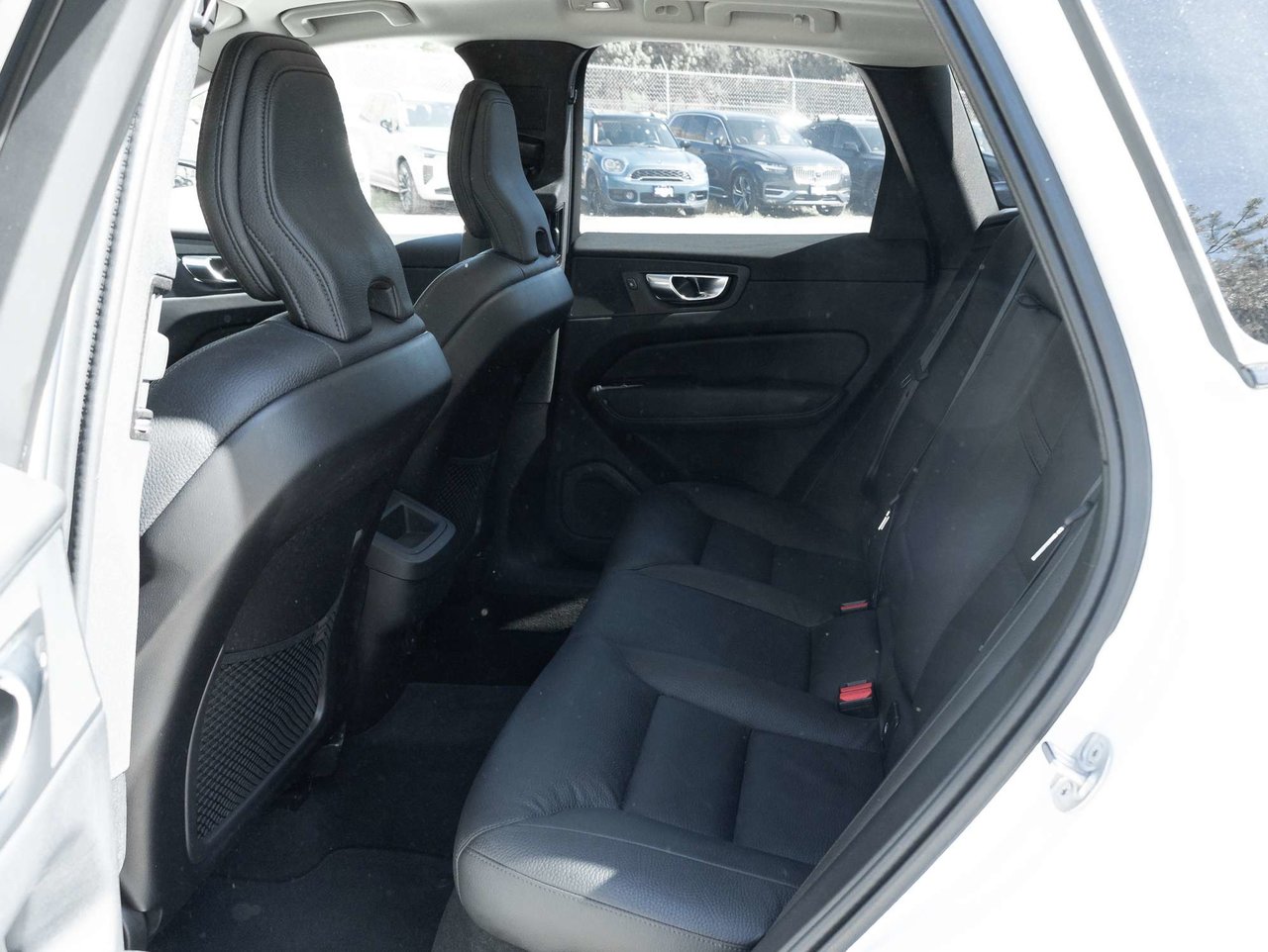 2025 Volvo XC60 Plus Dark Theme-24