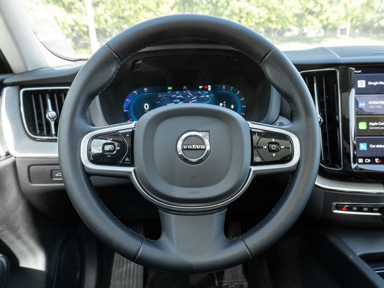 2025 Volvo XC60 Plus Dark Theme-7