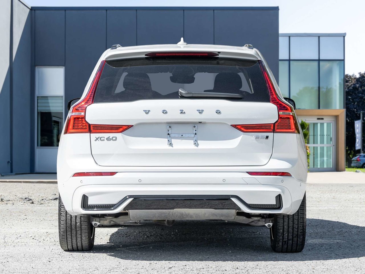 2025 Volvo XC60 Plus Dark Theme-5