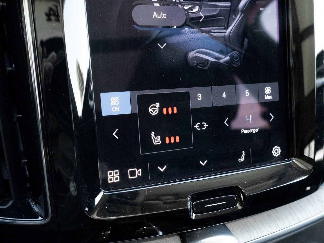 2025 Volvo XC60 Plus Dark Theme-21