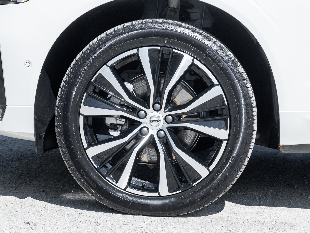 2025 Volvo XC60 B5 AWD PLUS  HARMAN KARDON  20 ALLOY WHEELS  CPO-3
