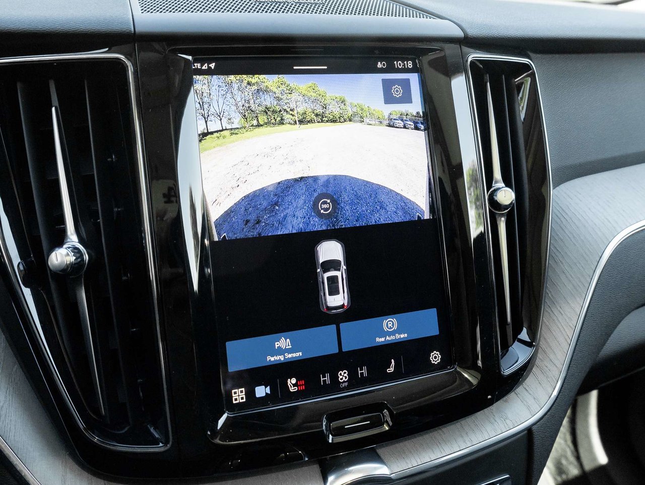2025 Volvo XC60 Plus Dark Theme-13