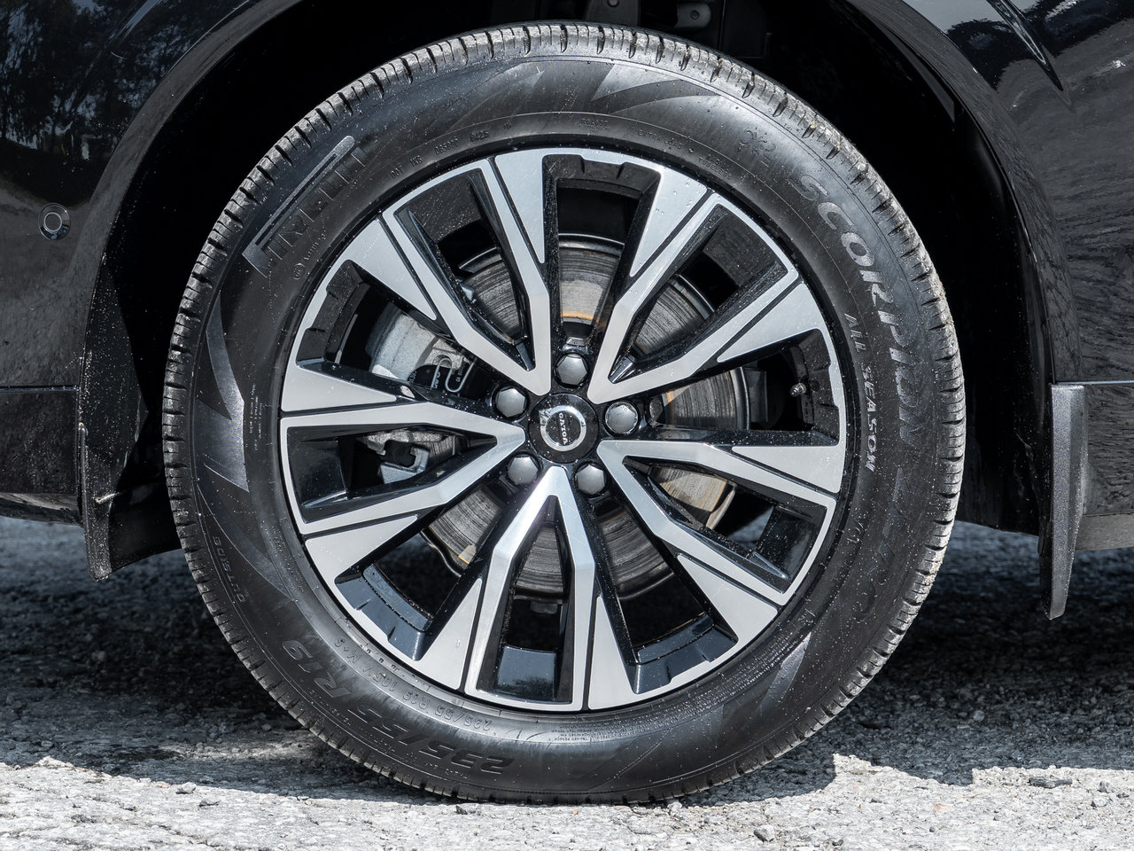2025 Volvo XC60 B5 AWD PLUS  GOOD VALUE CPO FINANCE RATE FR 3.49%*-3