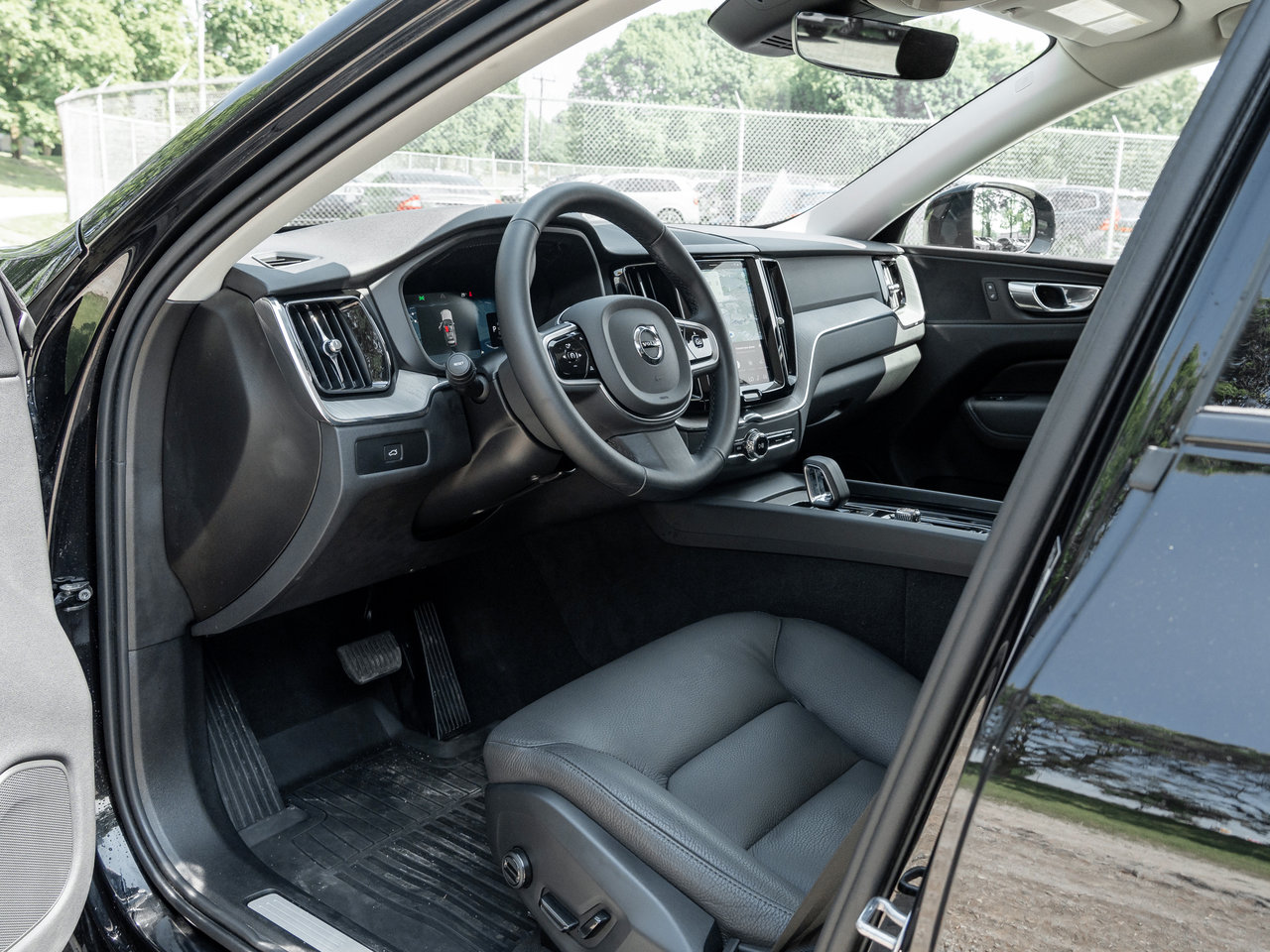 2025 Volvo XC60 B5 AWD PLUS  GOOD VALUE CPO FINANCE RATE FR 3.49%*-6