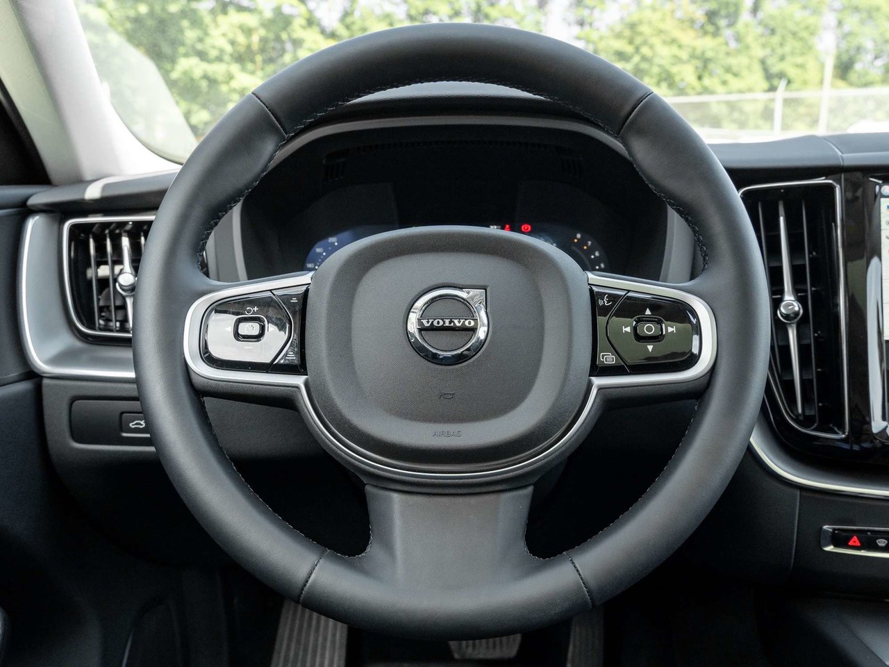 2025 Volvo XC60 Core Dark Theme-7