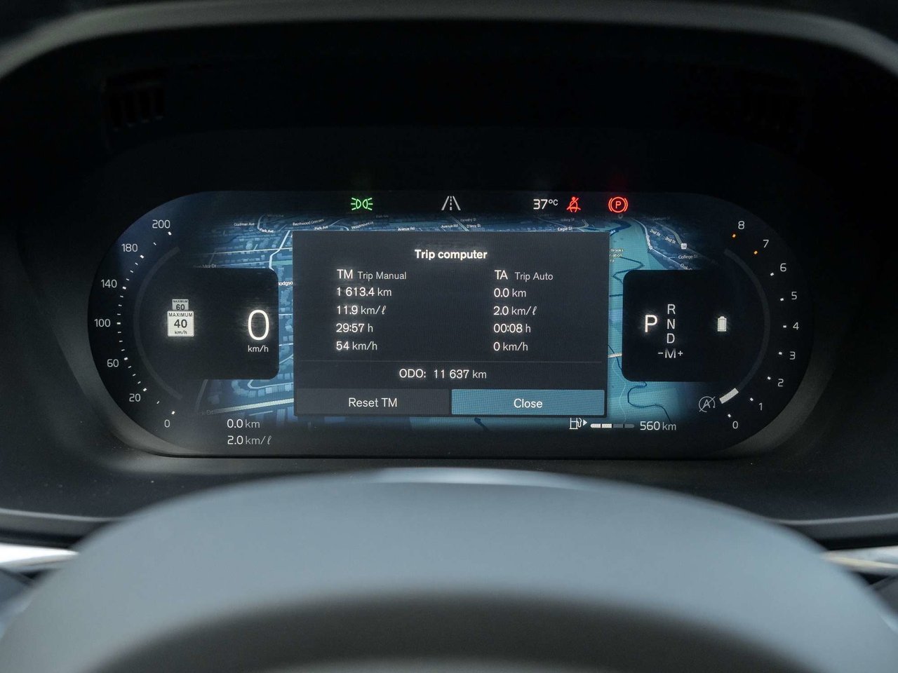 2025 Volvo XC60 Core Dark Theme-8