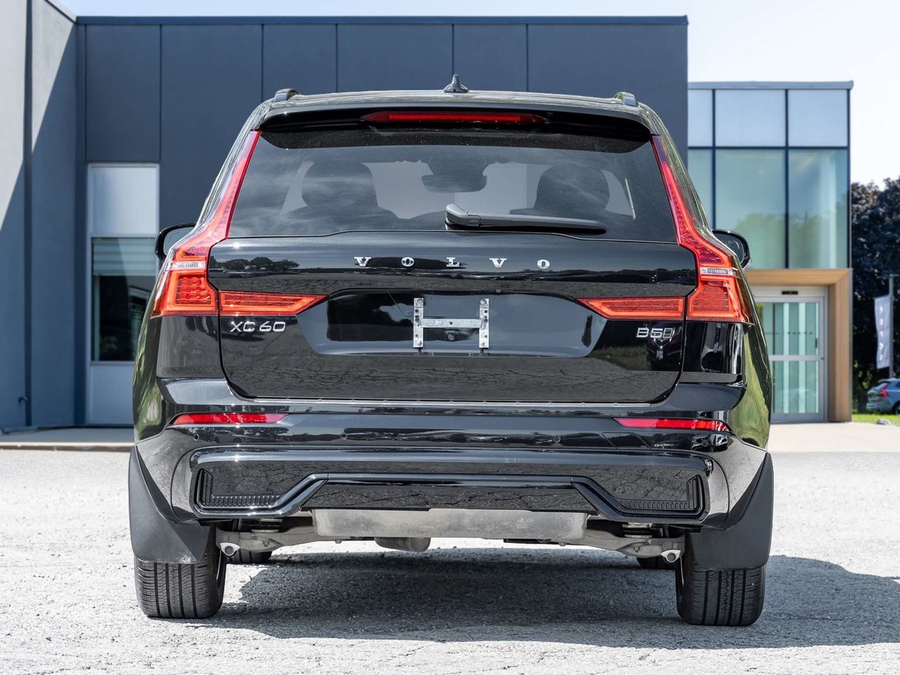 2025 Volvo XC60 Core Dark Theme-5