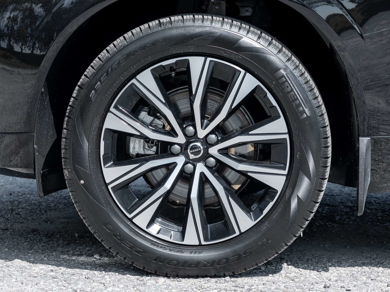 2025 Volvo XC60 Core Dark Theme-3