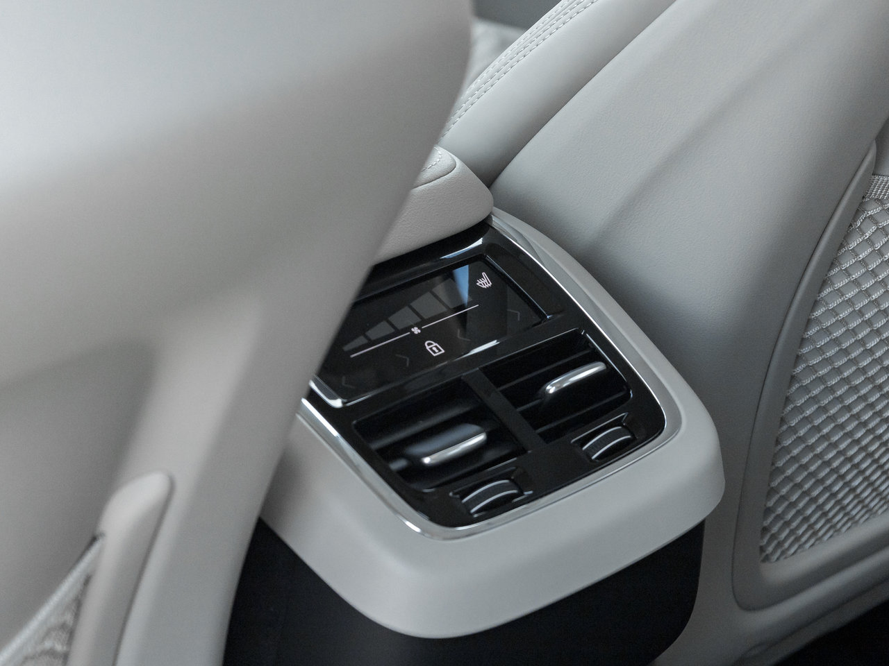 2026 Volvo XC60 B5 AWD ULTRA  BOWER & WILKINS  MASSAGE SEATS-26