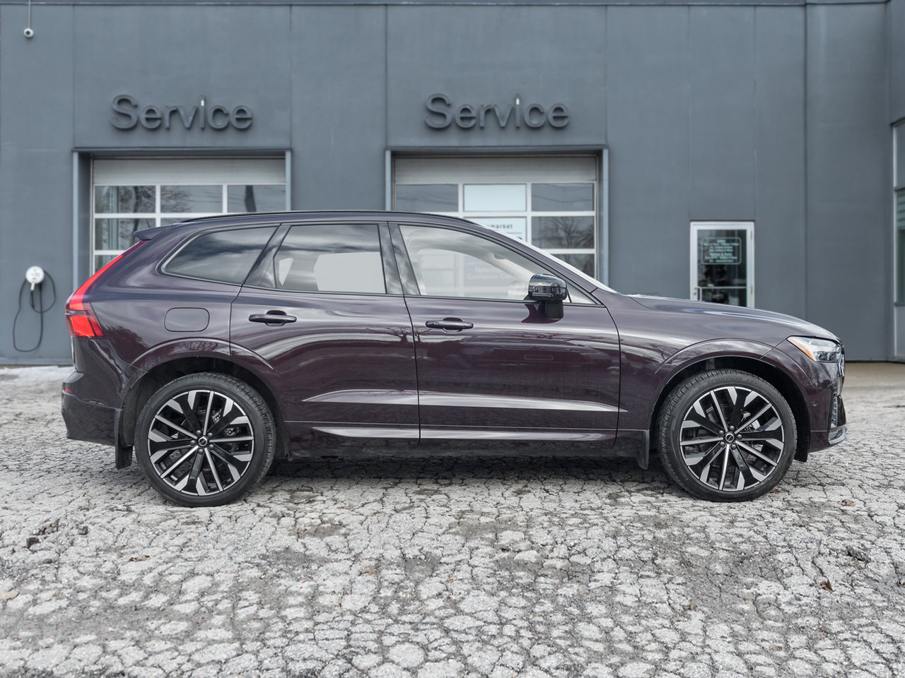 2026 Volvo XC60 B5 AWD ULTRA  BOWER & WILKINS  MASSAGE SEATS-4