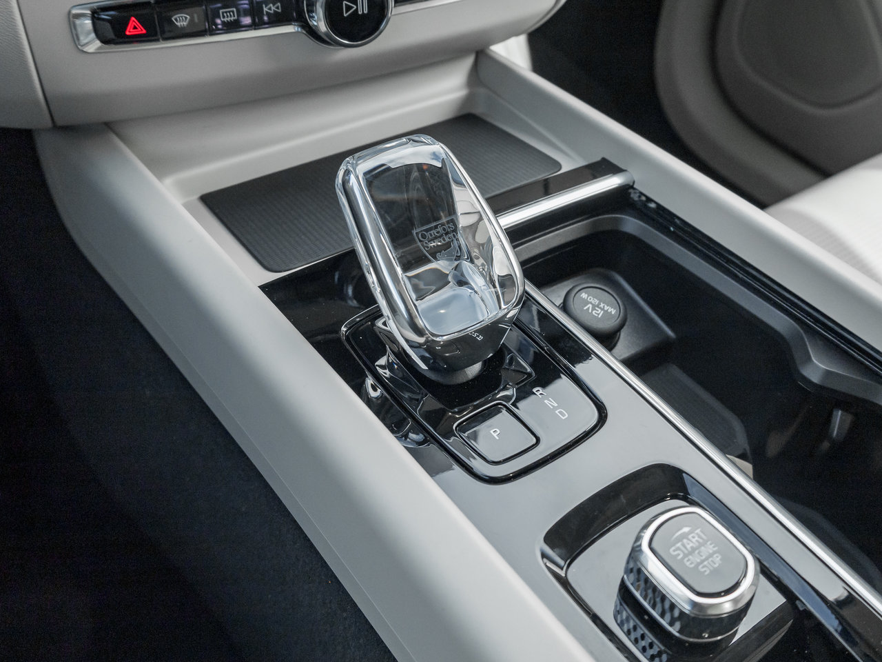 2026 Volvo XC60 B5 AWD ULTRA  BOWER & WILKINS  MASSAGE SEATS-17