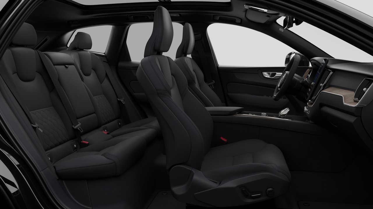2026 Volvo XC60 B5 AWD Plus Dark Theme-12
