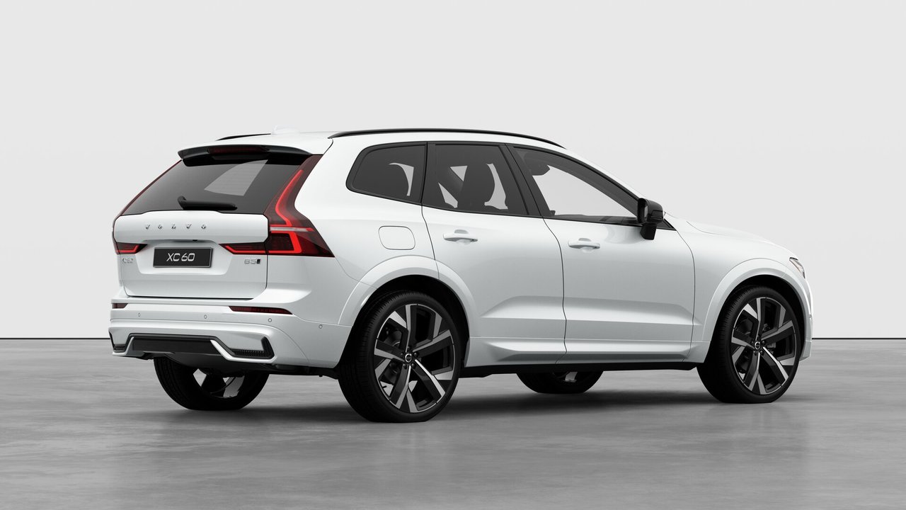 2026 Volvo XC60 B5 AWD Ultra Dark Theme-3