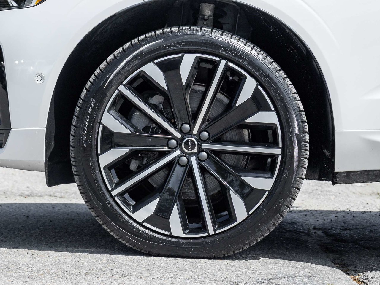 2026 Volvo XC60 Ultra Dark Theme-3