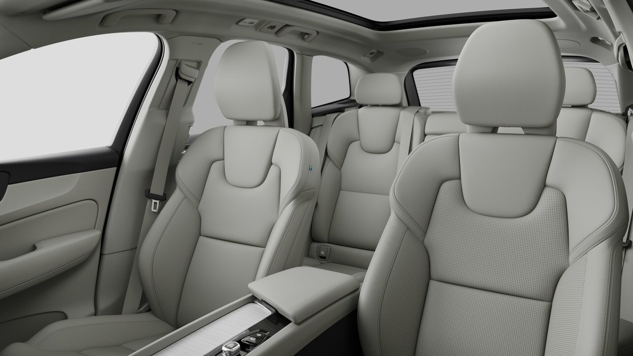 2027 Volvo XC60 B5 AWD Ultra Dark Theme-11