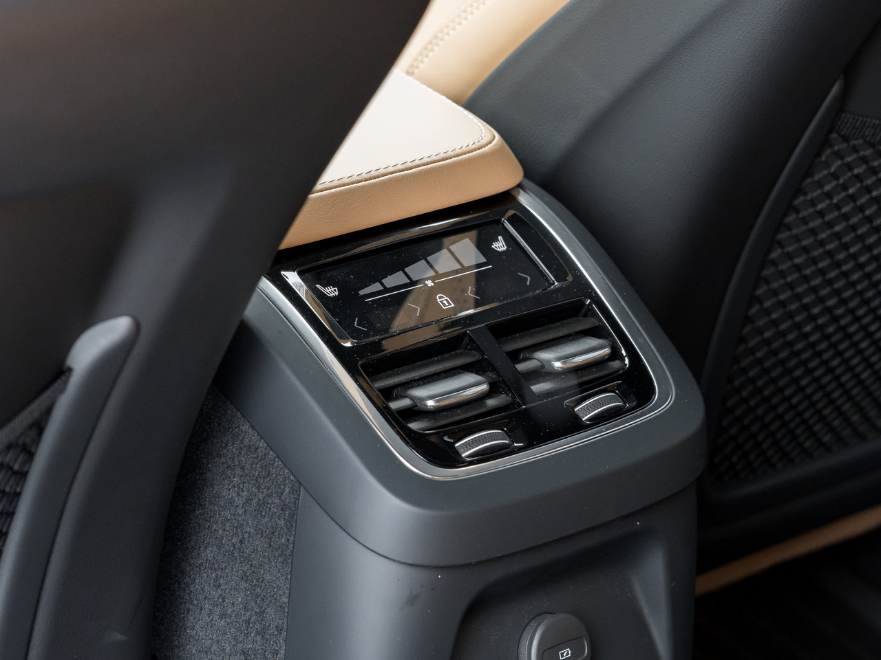 2024 Volvo XC90 Plug-In Hybrid T8 eAWD PHEV Ultimate 7-Seater  CPO RATE fr 3.49%*-24