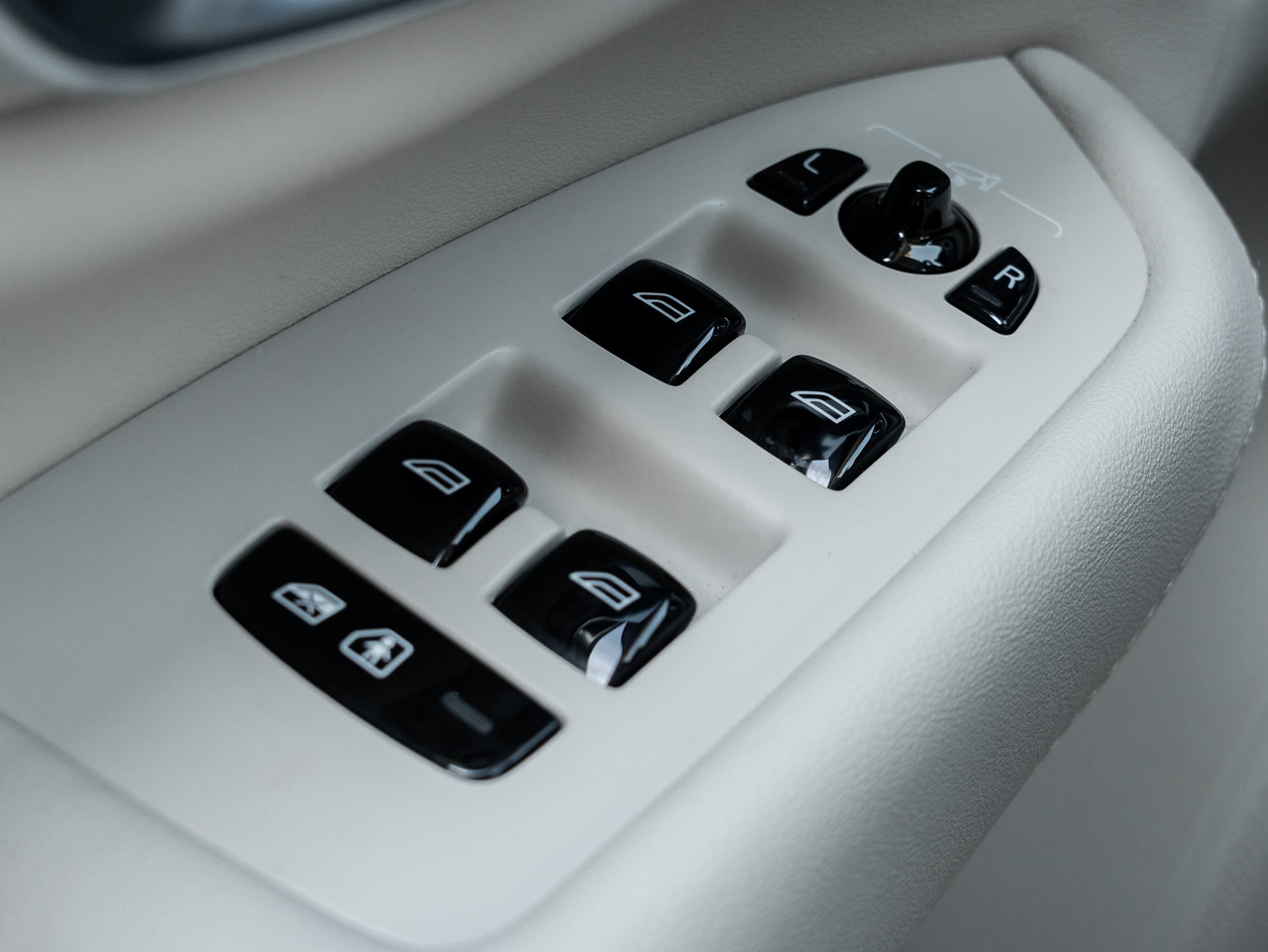 2025 Volvo XC90 Plug-In Hybrid 2025.5 T8 AWD ULTRA  MASSAGE SEATS  B&WILKINS  CPO-15