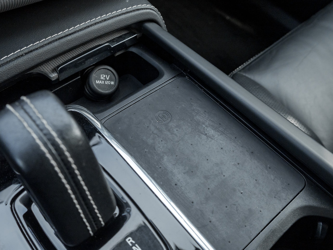 2022 Volvo XC90 Recharge T8 eAWD PHEV R-Design EXTENDED RANGE  VOLVO CPO-19