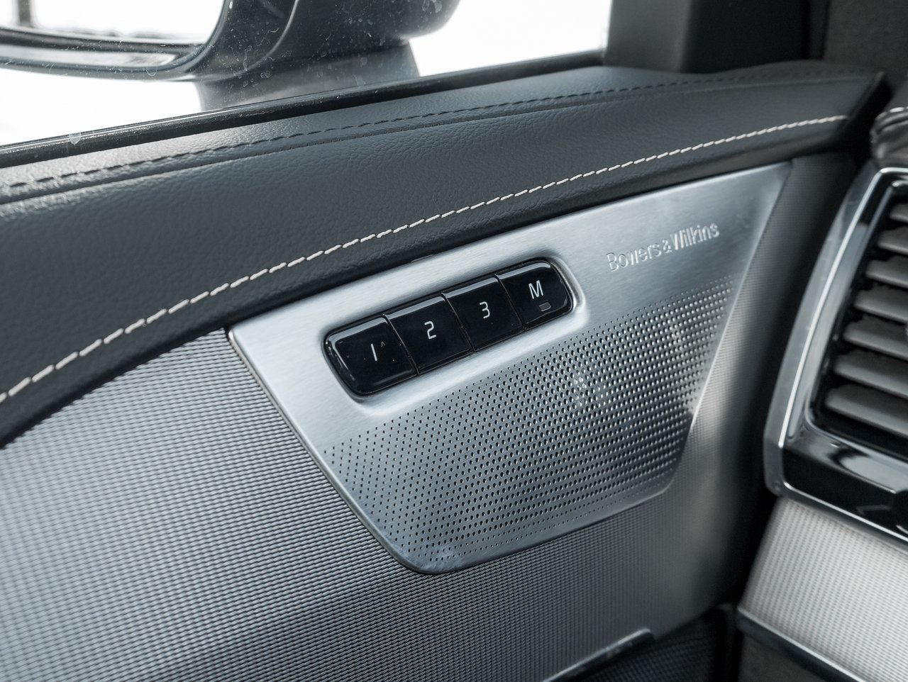 2022 Volvo XC90 Recharge T8 eAWD PHEV R-Design EXTENDED RANGE  VOLVO CPO-16