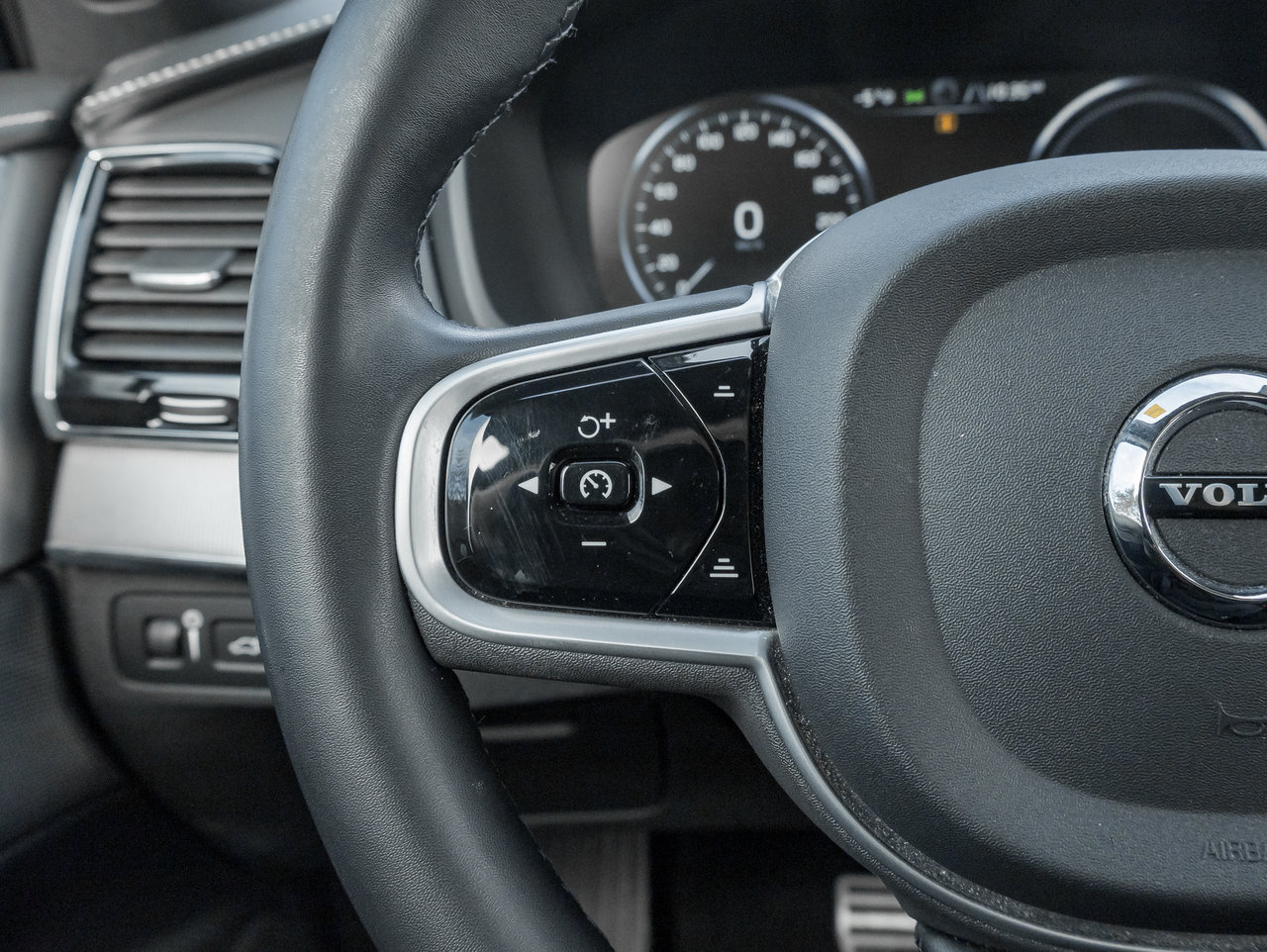 2022 Volvo XC90 Recharge T8 eAWD PHEV R-Design EXTENDED RANGE  VOLVO CPO-11