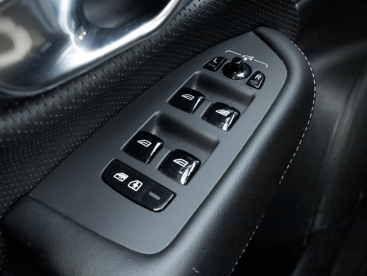 2022 Volvo XC90 Recharge T8 eAWD PHEV R-Design EXTENDED RANGE  VOLVO CPO-15