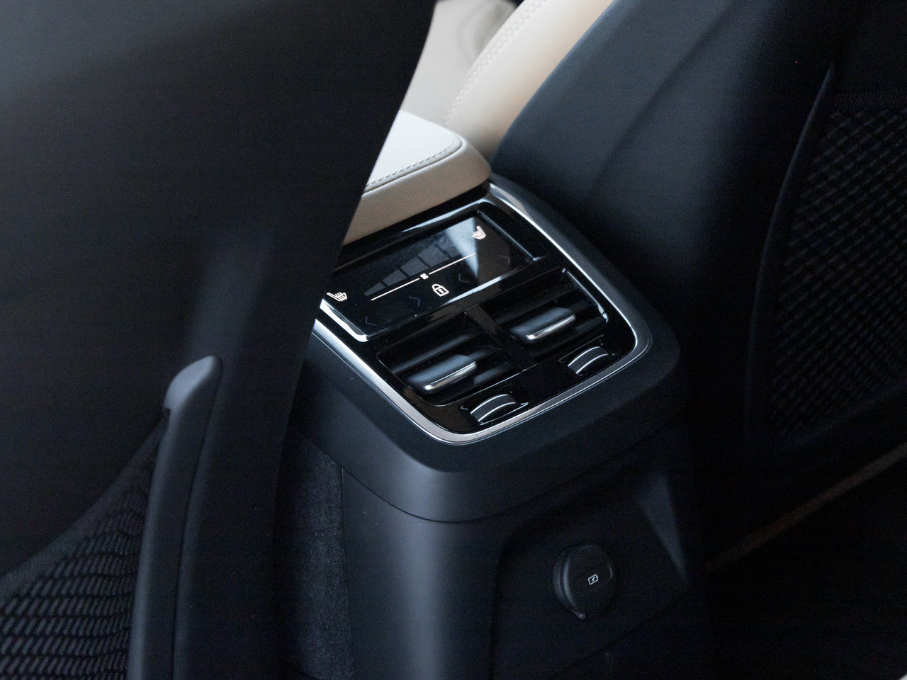 Volvo XC90 Recharge T8 eAWD PHEV Ultimate 7-Seater TRADE IN  VOLVO CPO 2024-25