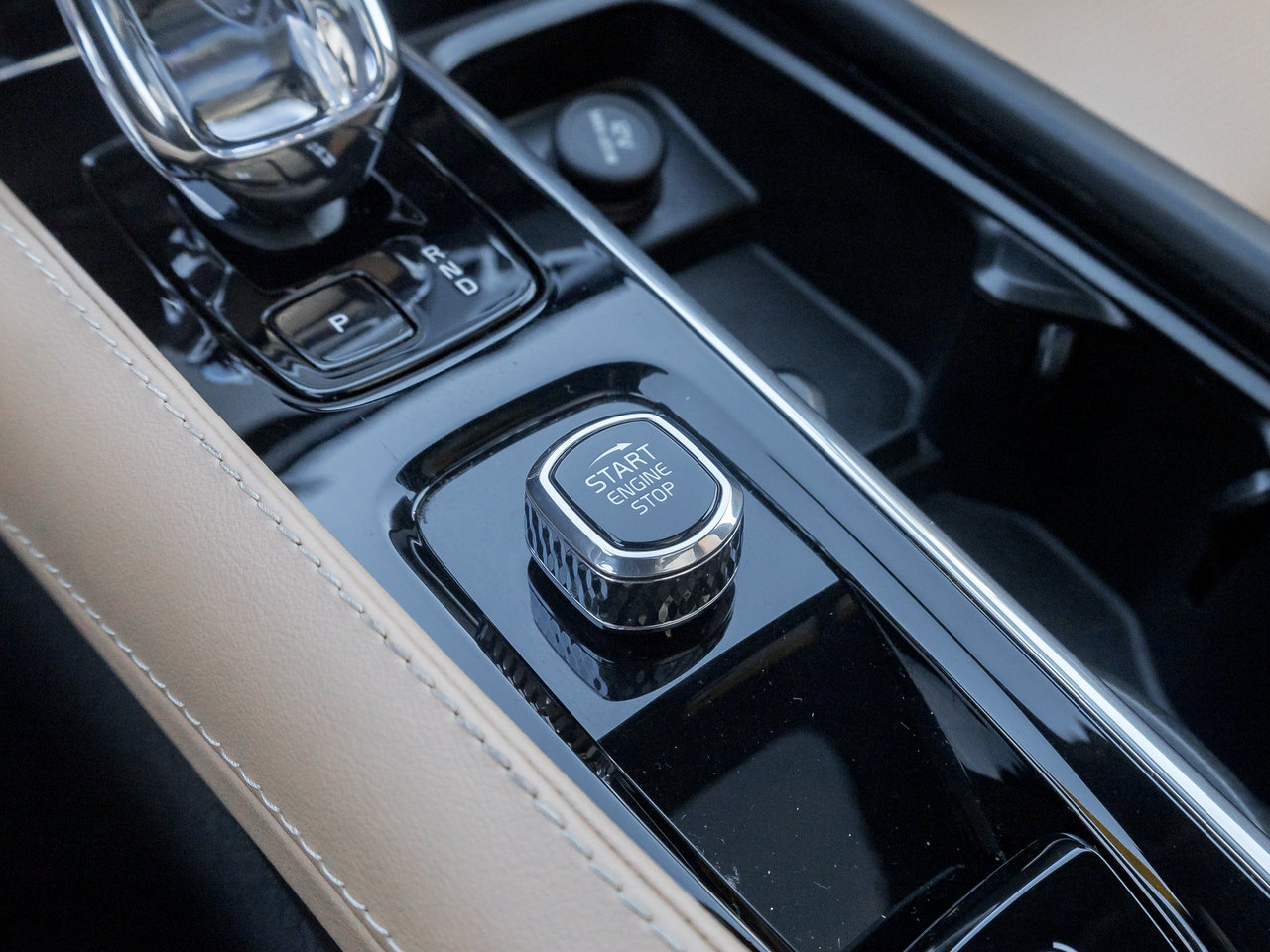 2024 Volvo XC90 Recharge T8 eAWD PHEV Ultimate 7-Seater TRADE IN  VOLVO CPO-18