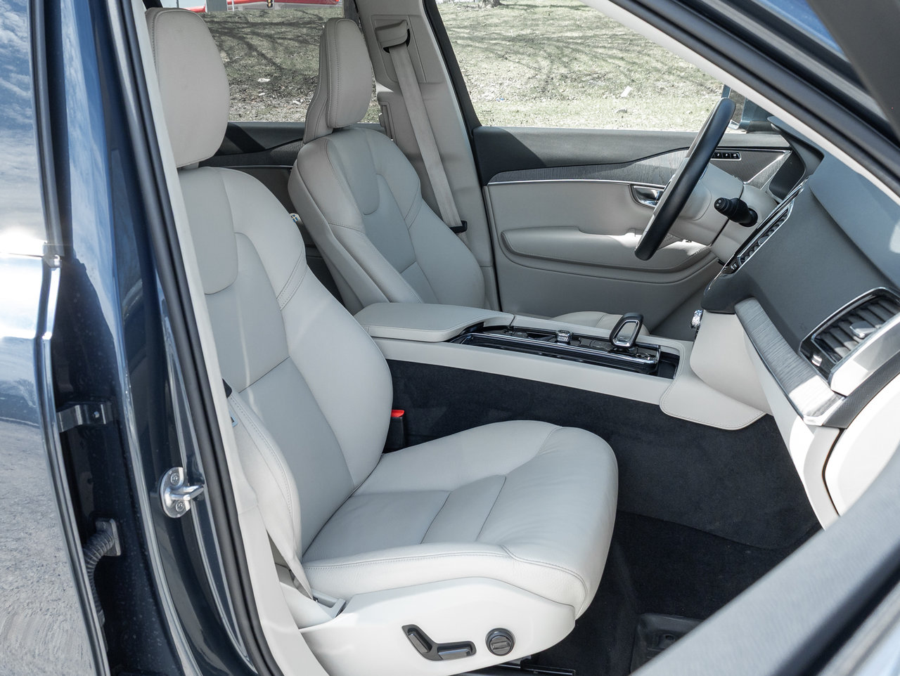 2024 Volvo XC90 Recharge T8 eAWD PLUG IN HYBRID PLUS 7-Seater OFF LEASE CPO-23