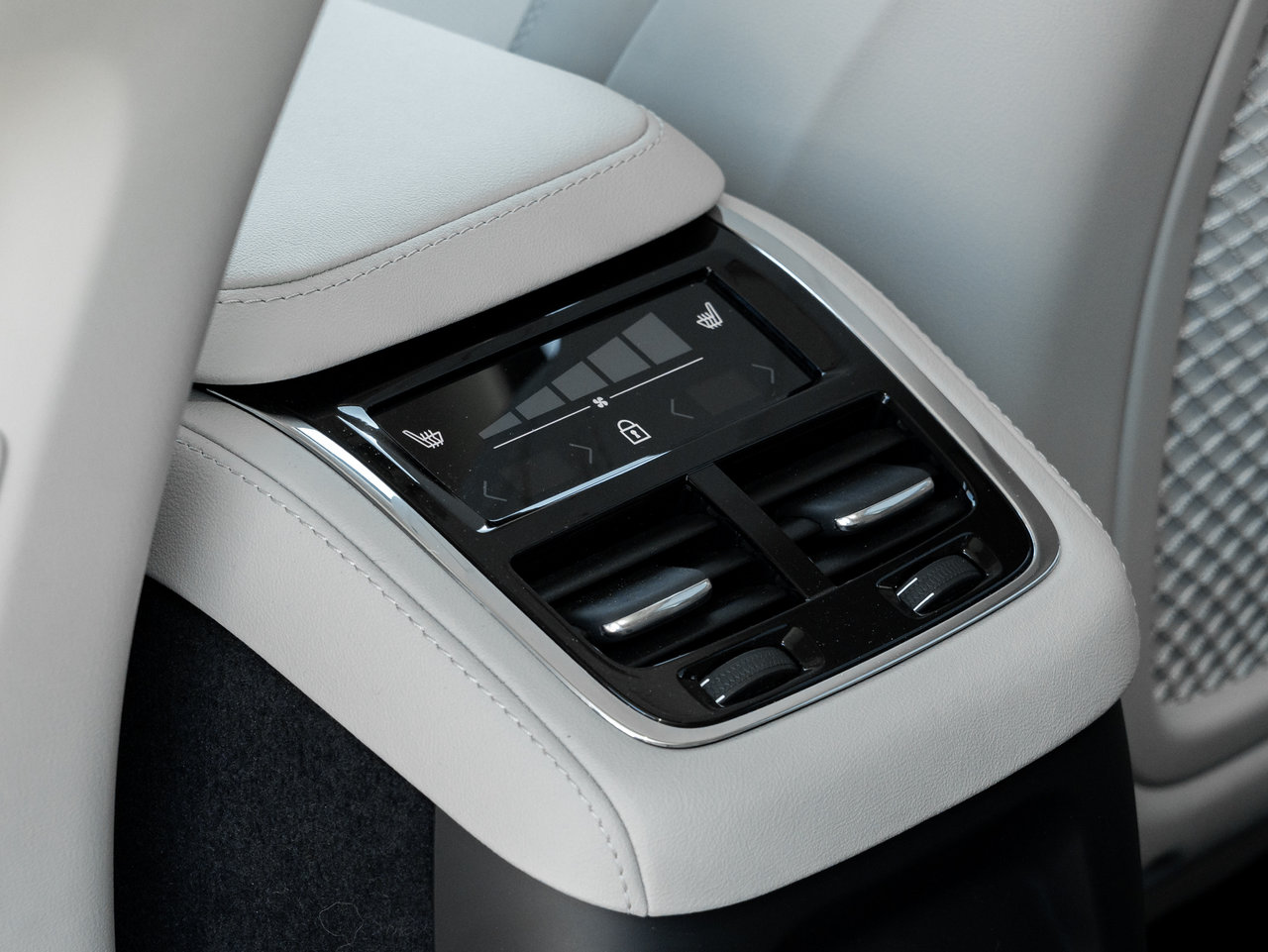 Volvo XC90 Recharge 2025.5 T8 AWD ULTRA  MASSAGE SEATS  B&WILKINS  CPO 2025-26