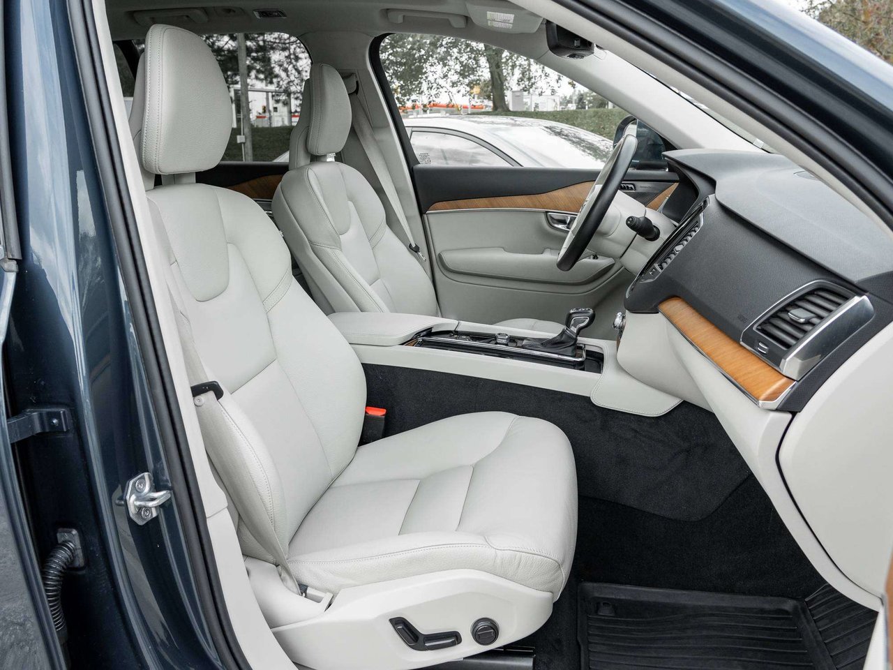 Volvo XC90 Momentum^Harman Kardon^20Wheels^CPO rate fr2.99%* 2022-21