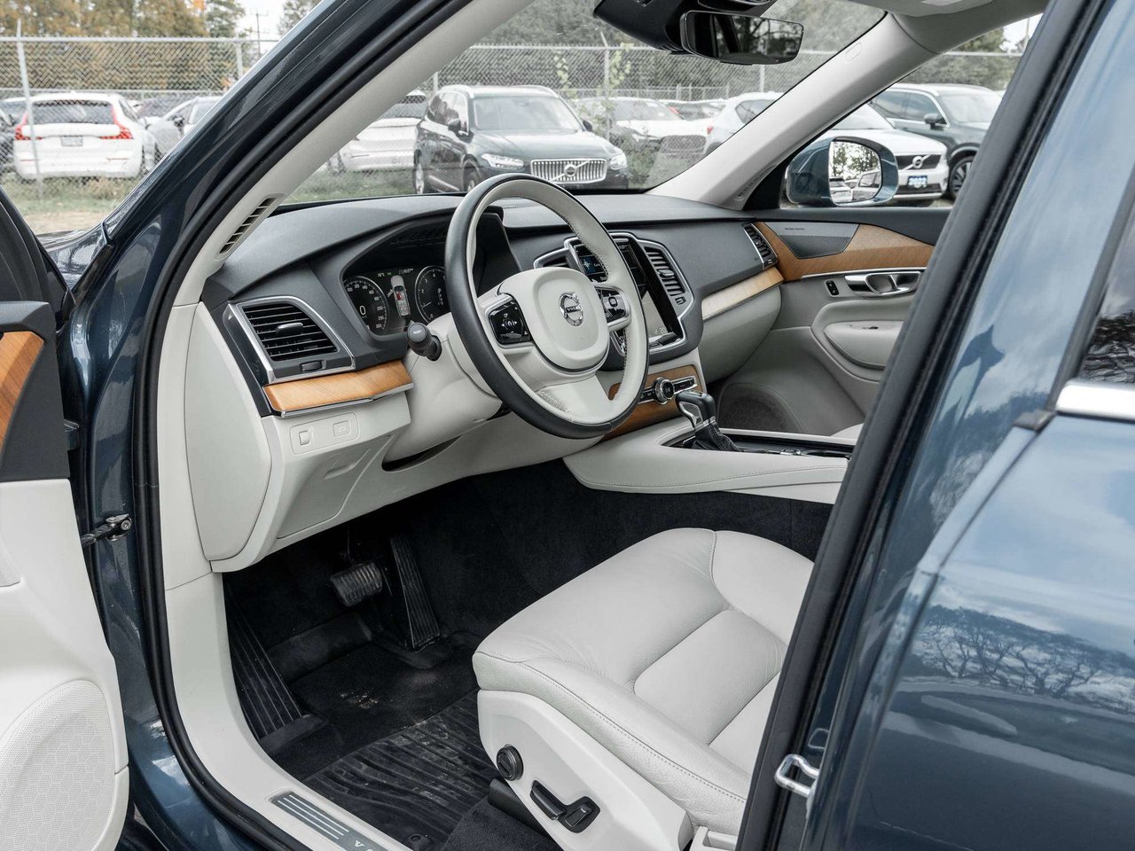 Volvo XC90 Momentum^Harman Kardon^20Wheels^CPO rate fr2.99%* 2022-7