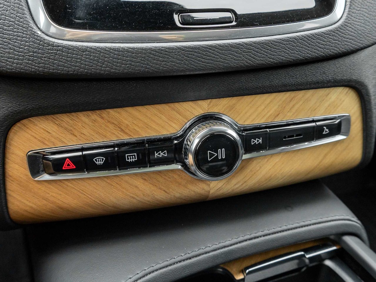2023 Volvo XC90 Core-17
