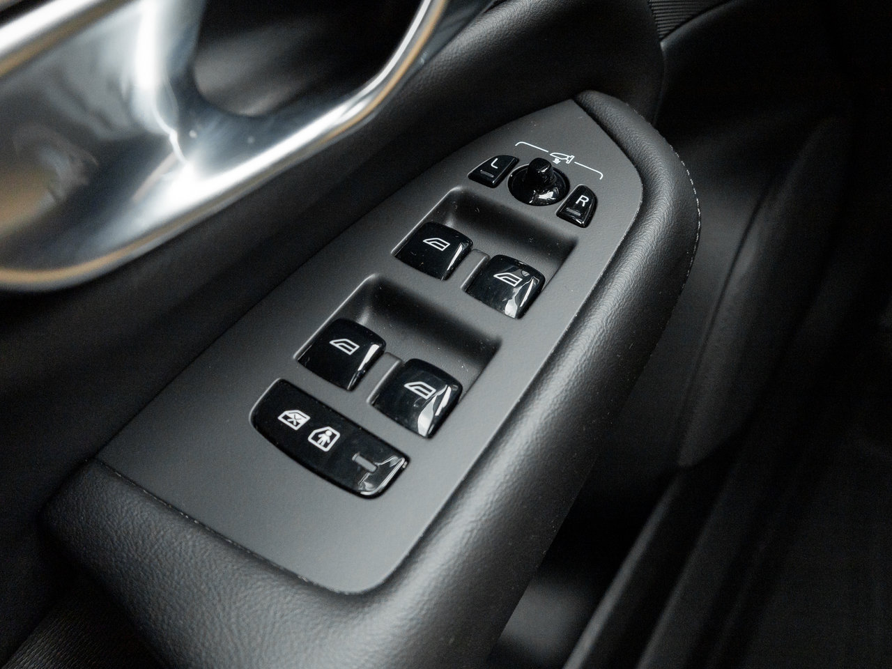 2023 Volvo XC90 B6 AWD Core 7-Seater-13