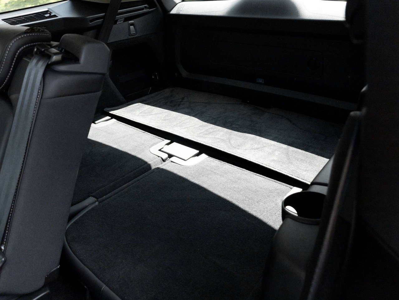 Volvo XC90 Ultimate Dark Theme 2023-27
